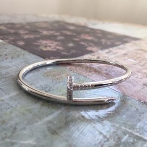 🆕18k White Gold Plated Nail Cuff •Swarovski